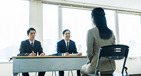 面接をする人の画像