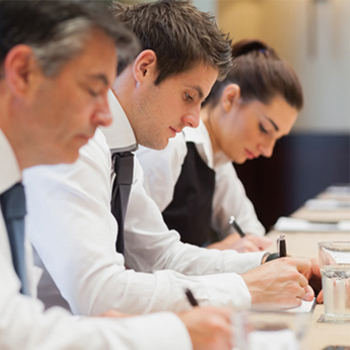 商談で若手社員に求められる2つの心掛けのイメージ画像