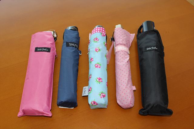 先輩より高価な傘はNG!?　ビジネスパーソンのための傘の選び方・持ち方は？のイメージ画像2