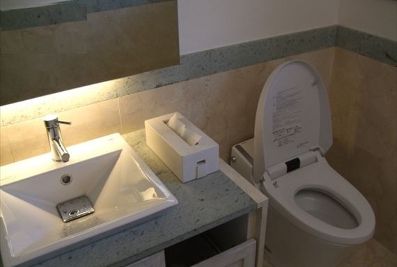 “トイレ芸人”佐藤満春さんに聞いた！　転職活動に重宝する都内のトイレ3選のイメージ画像1