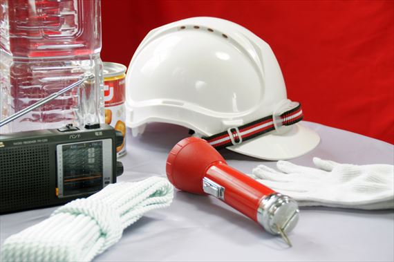 デスクの下にもぐるのは危険!? 職場の防災対策をおさらいしようのイメージ画像3